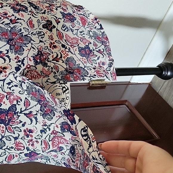 SIZE medium semi sheer lightweight tank top - Picture 4 of 5